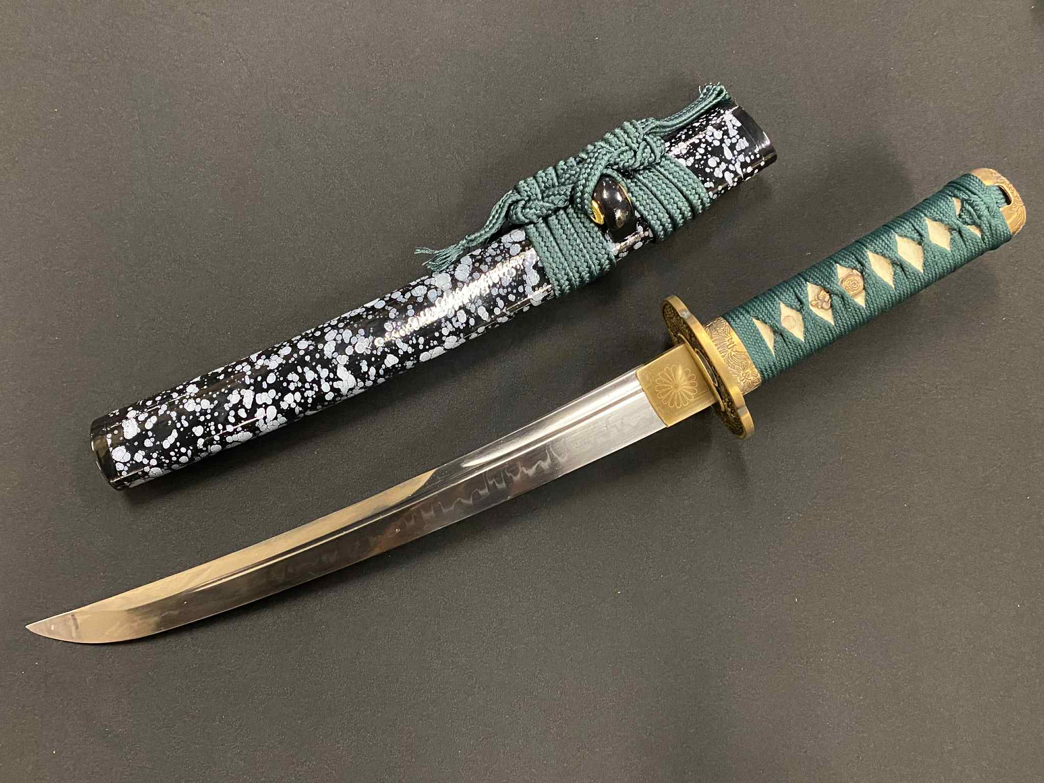 PRE-ORDER Phoenix Armory Unokubi Tanto - Copper Chrysanthemum - T10 Clay tempered