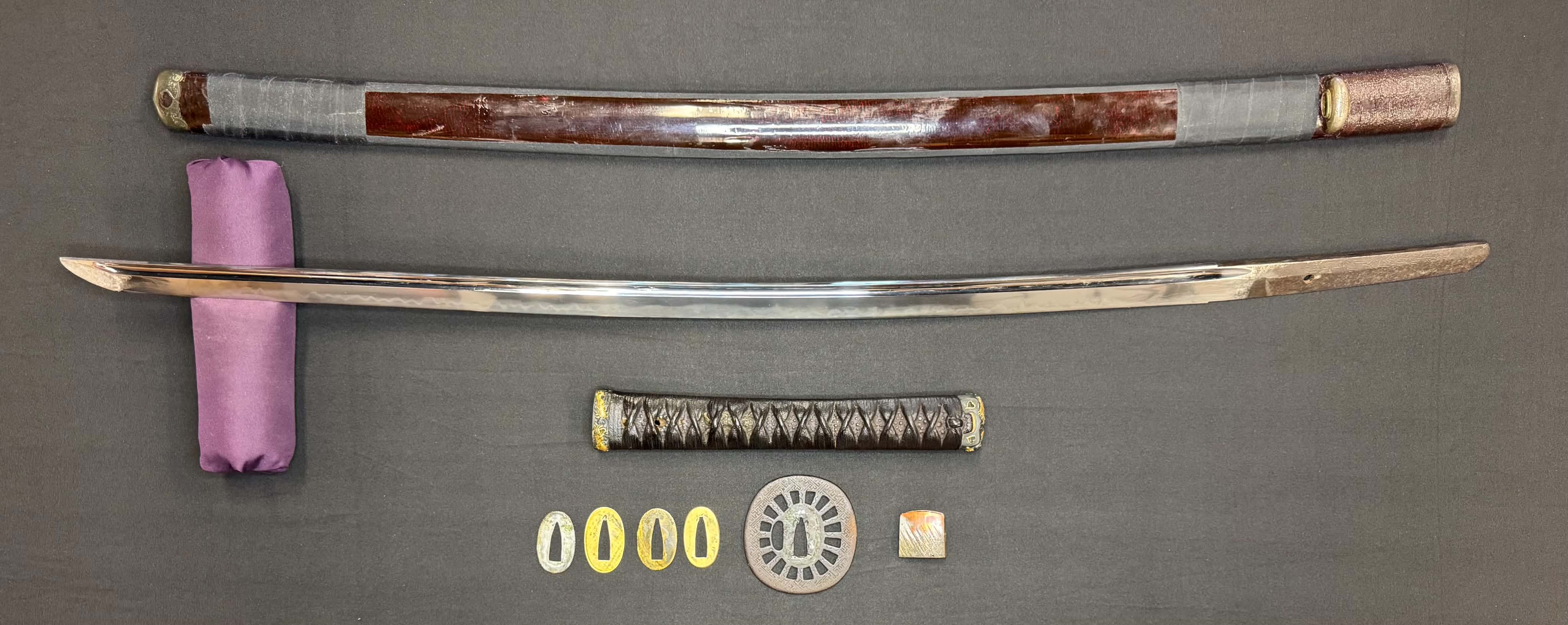 Antique Nihonto - Early Edo (300-350 years old) Katana in Koshirae, signed Yokoyama Ueno Daijo Fujiwara Sukesada (not verified)