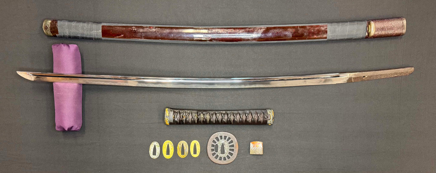 Antique Nihonto - Early Edo (300-350 years old) Katana in Koshirae, signed Yokoyama Ueno Daijo Fujiwara Sukesada (not verified)