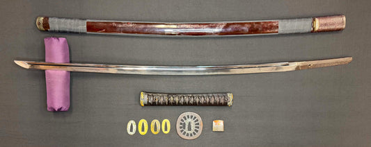 Antique Nihonto - Early Edo (300-350 years old) Katana in Koshirae, signed Yokoyama Ueno Daijo Fujiwara Sukesada (not verified)