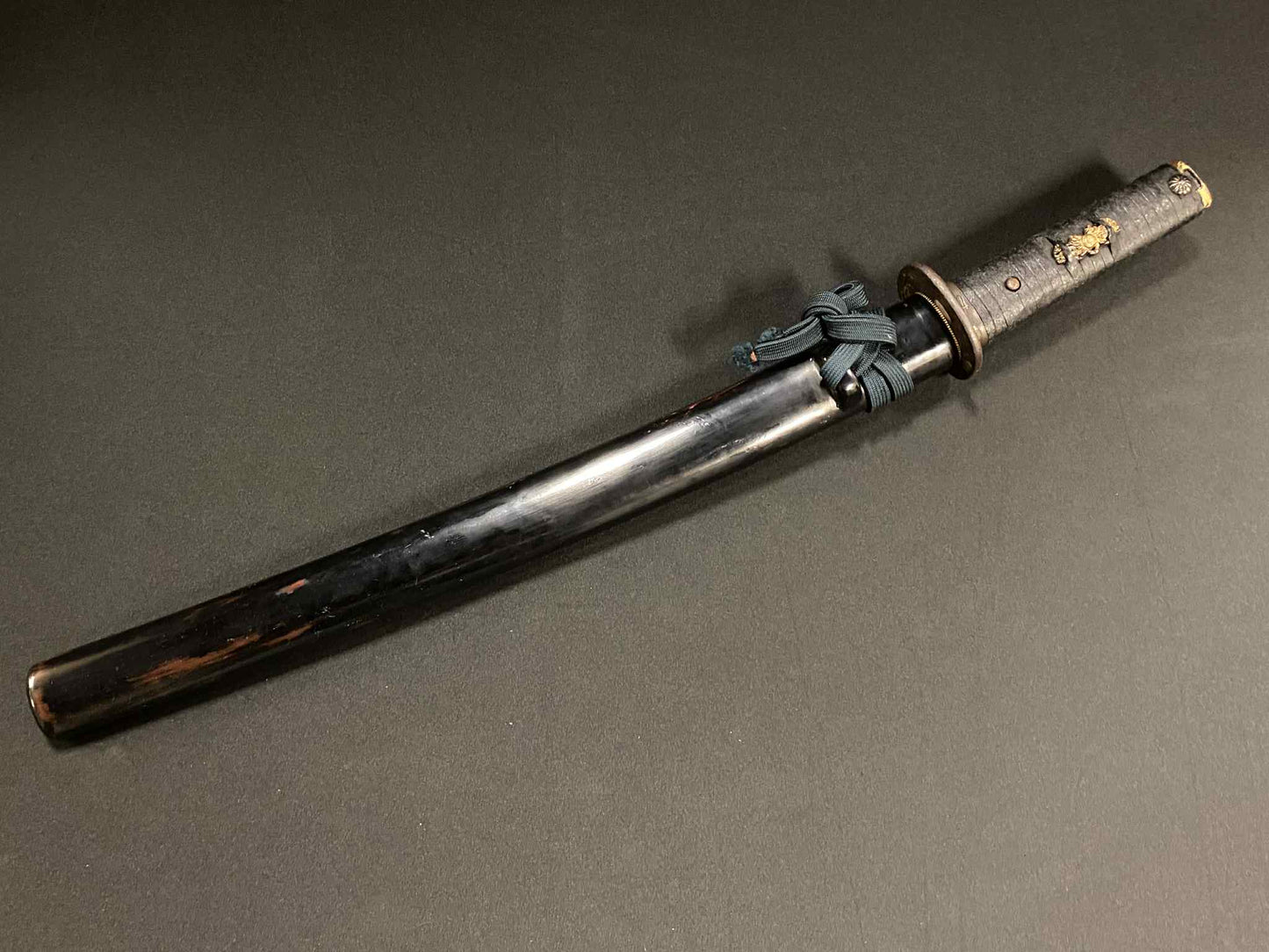 POSSIBLE BATTLE DAMAGED Antique Nihonto - Wakizashi in koshirae - Early Edo (300-400 years old)