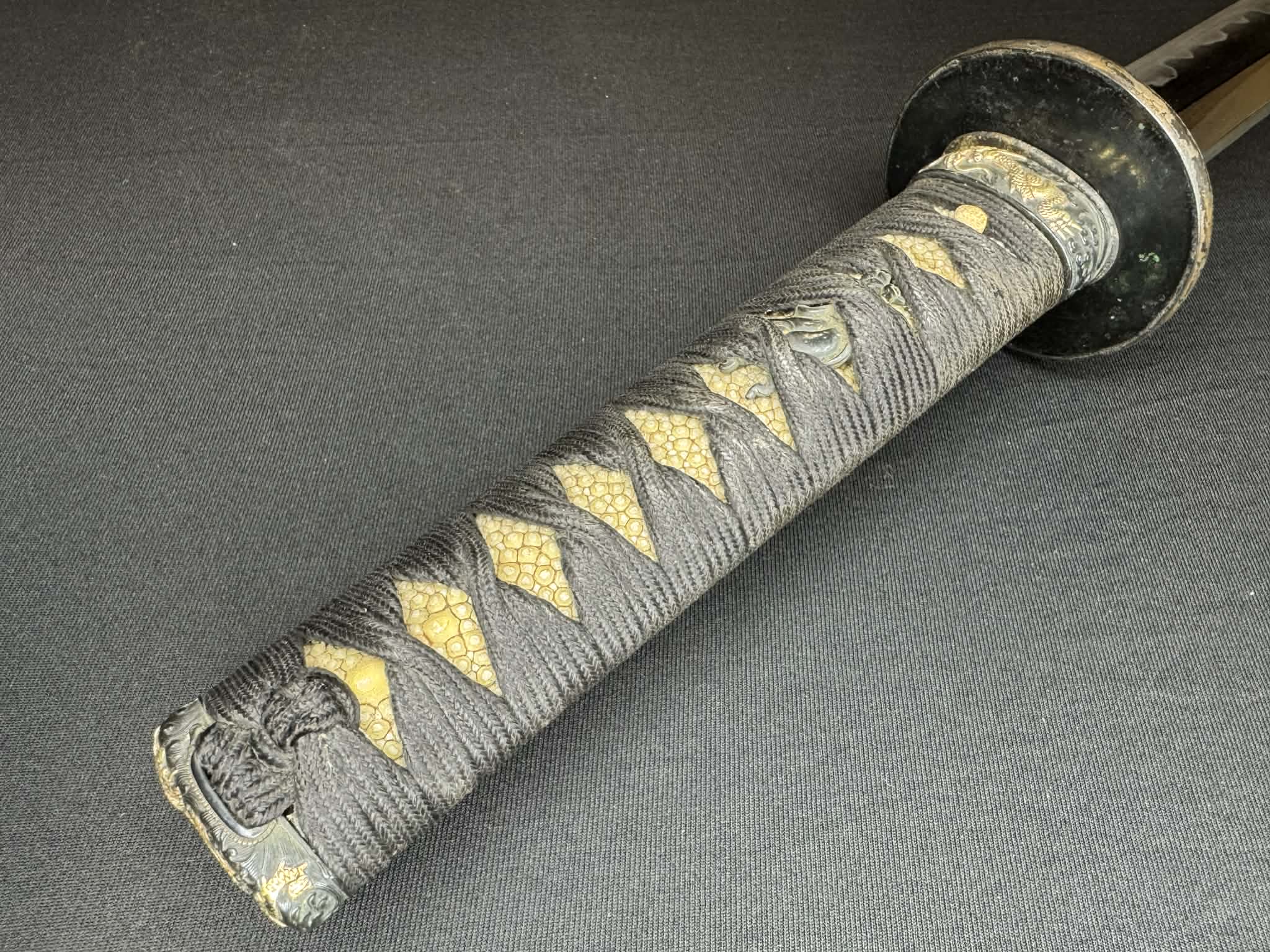 Antique Nihonto - Early Edo Wakizashi in koshirae, signed Bishu Ju Sukesada (unverified)