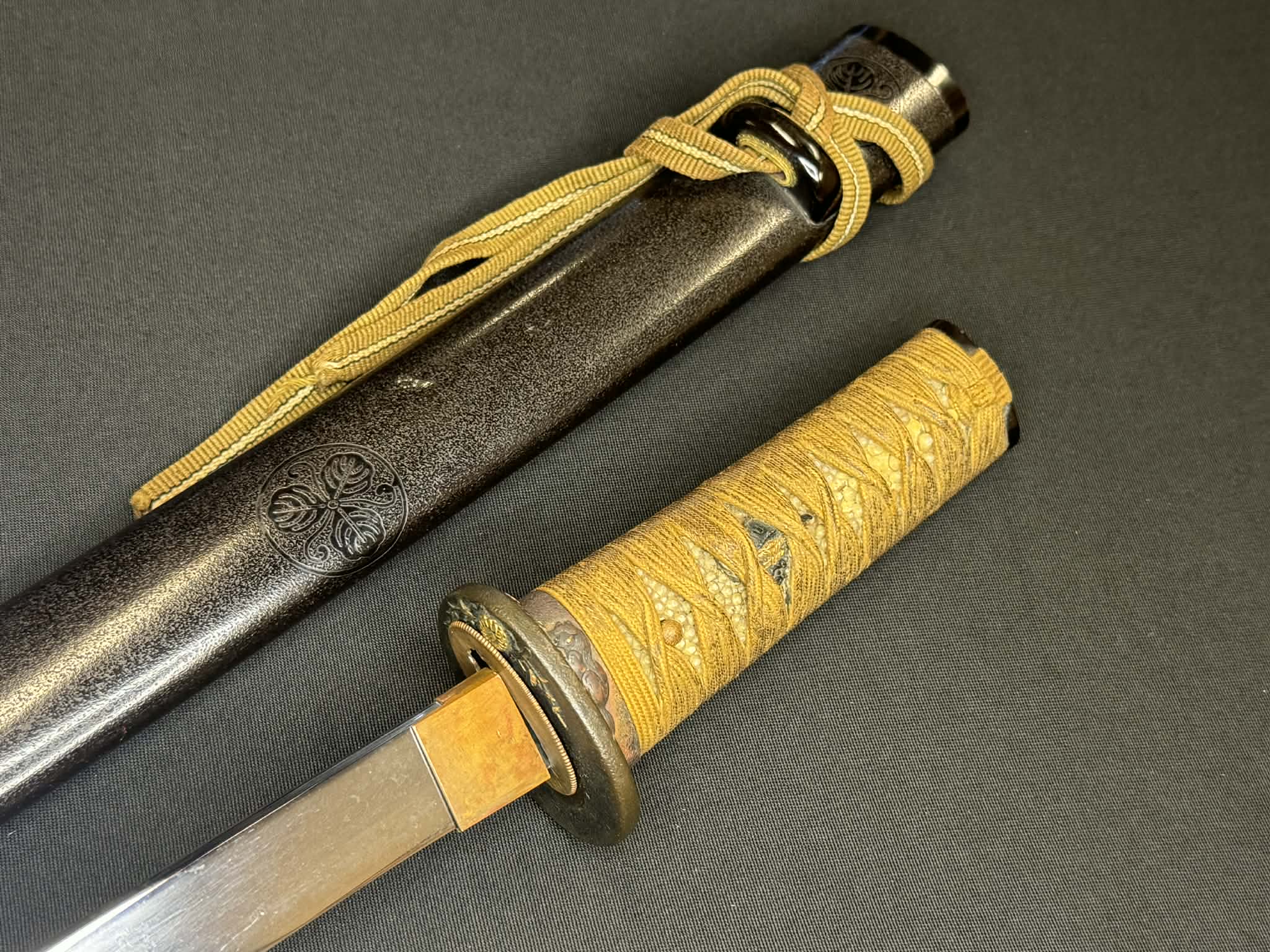 Antique Nihonto - Tanto in Koshirae, signed Kunishige (unverified)