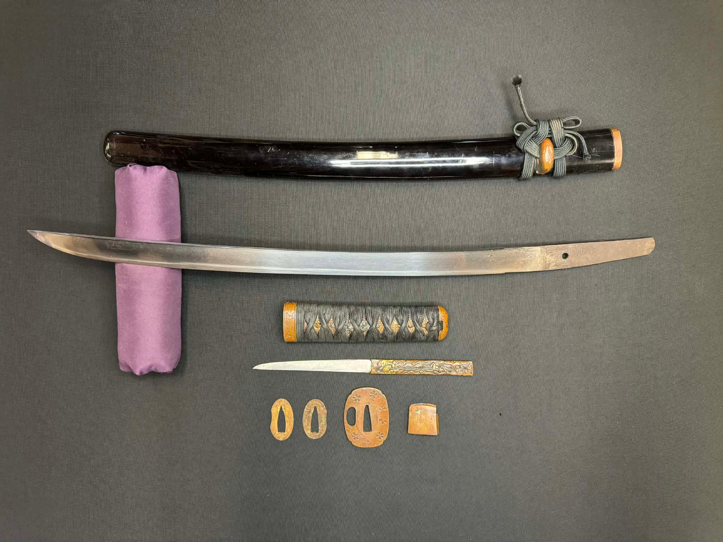 Antique Nihonto - Wakizashi in Koshirae, signed Kanetsun (unverified)