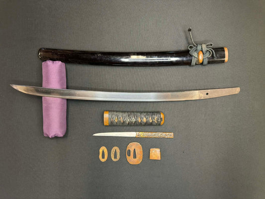 Antique Nihonto - Wakizashi in Koshirae, signed Kanetsun (unverified)