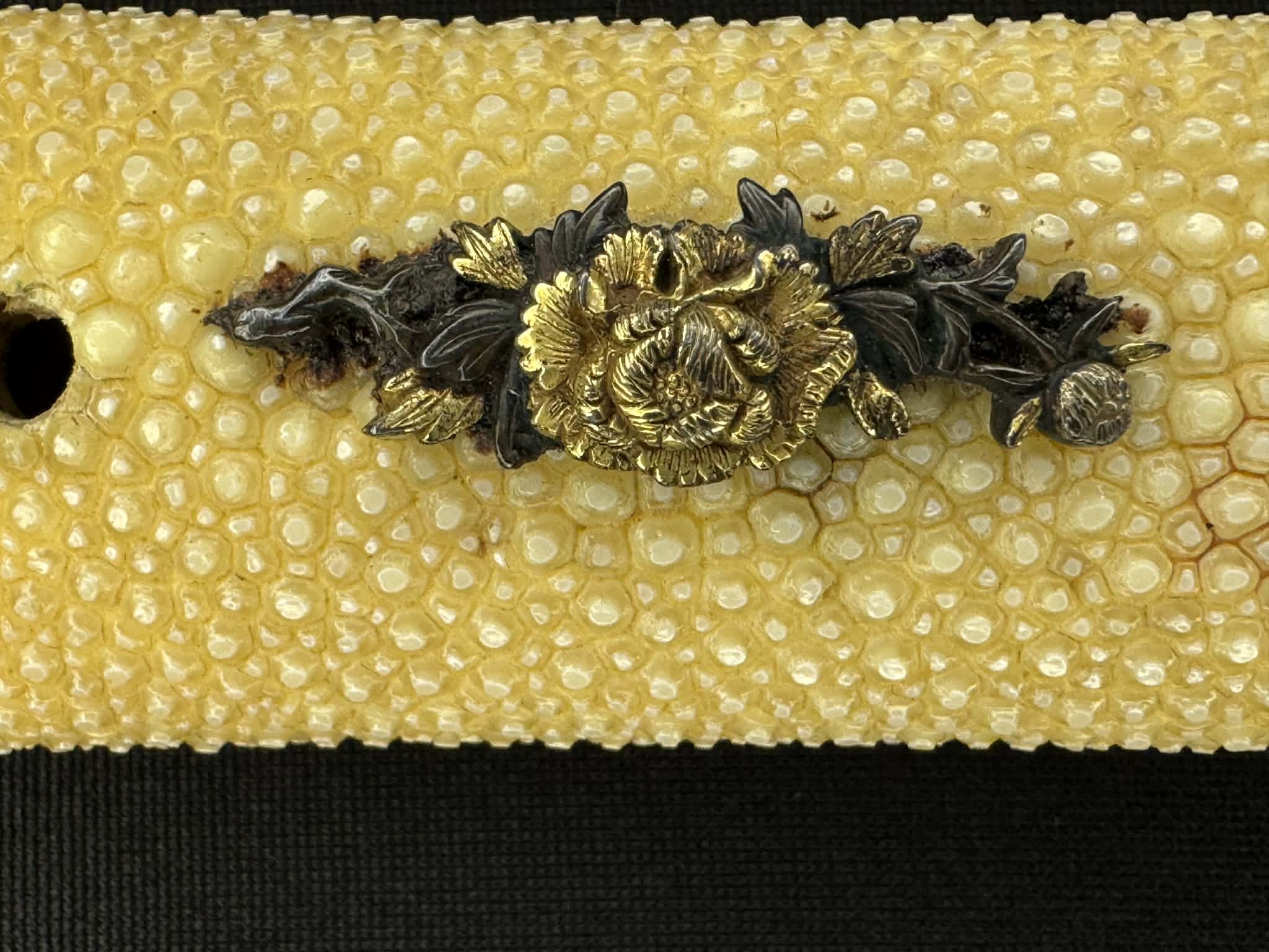 Antique Nihonto -  Edo Period (150-300 years old) Tanto in Koshirae - Signed Sekishu Ju Kiyoshige (unverified)