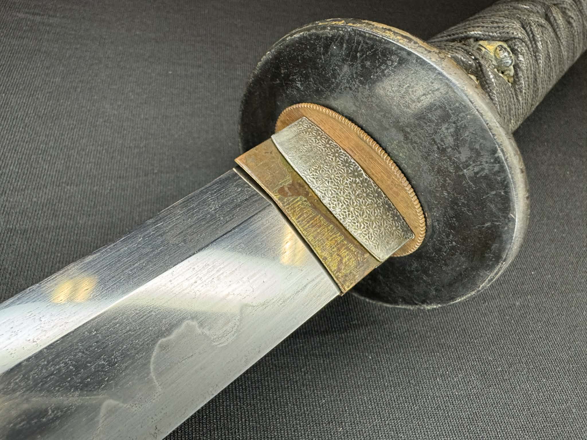 Antique Nihonto - Early Edo Wakizashi in koshirae, signed Bishu Ju Sukesada (unverified)