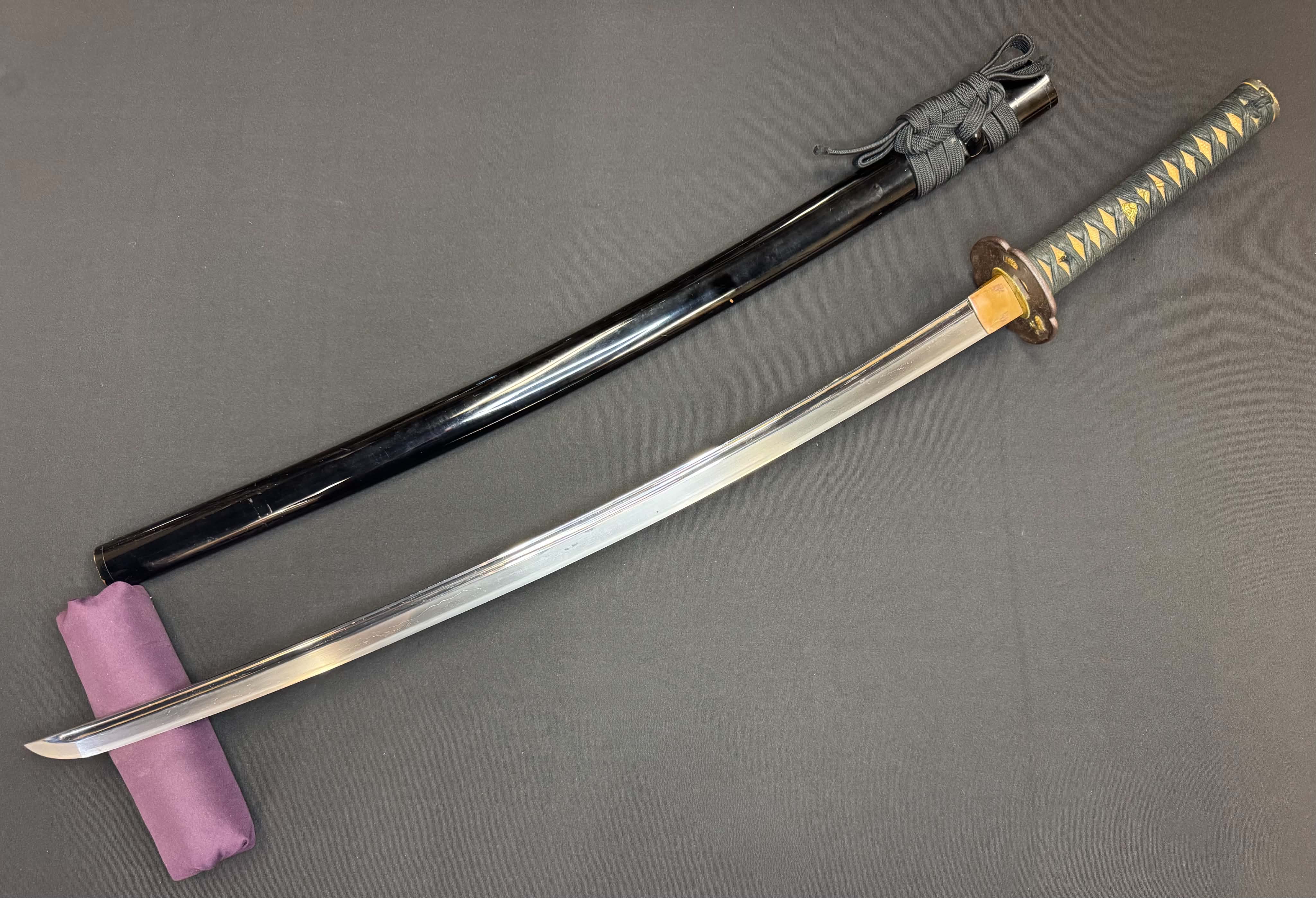 Antique Nihonto - Muromachi (5-600 years old) Katana in Koshirae, NBTHK attributed to Naminohira