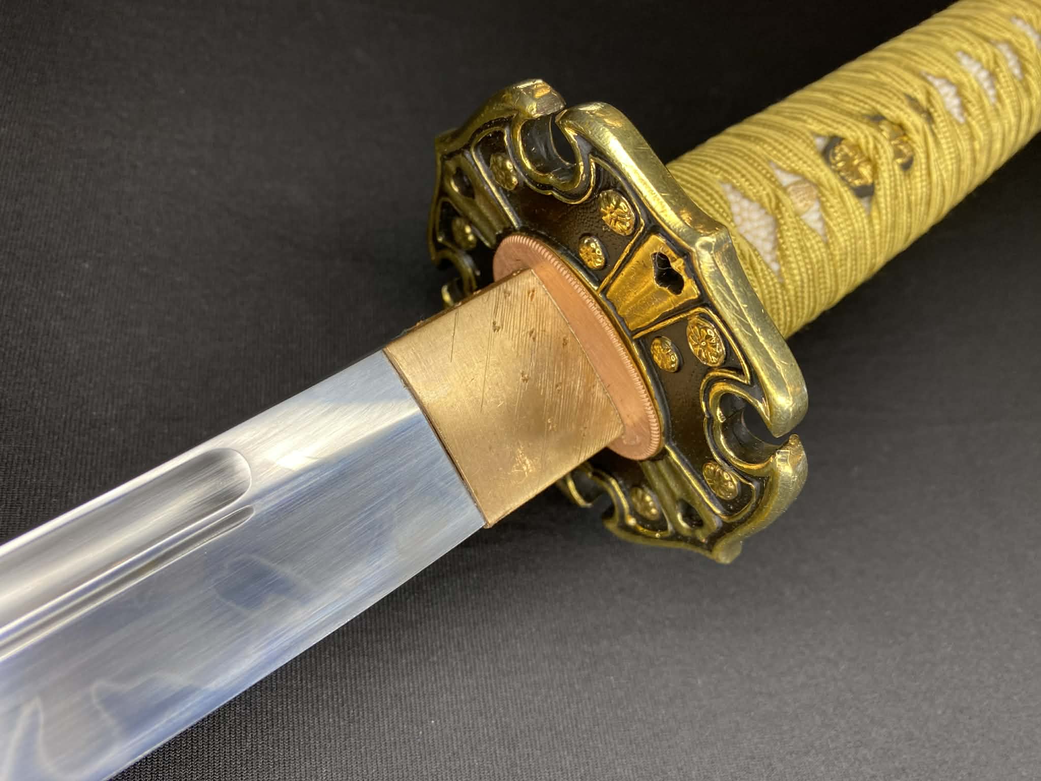 Dragonspring Emperor Tachi - Gold Chrysanthemum - Kogarasu Hitatsura