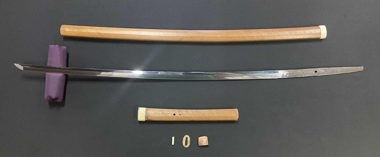 BATTLE DAMAGED, Very Long Antique Nihonto - Katana in Shirasaya (Early Edo)