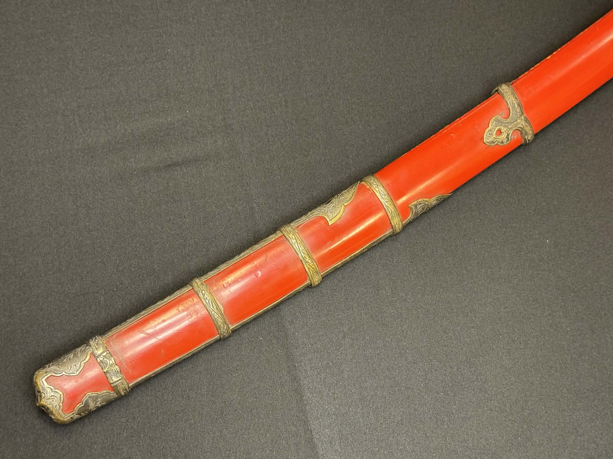 Antique Nihonto - Katana in Tachi Koshirae, signed Shinano no Kami Kunihiro Saku (unverified)