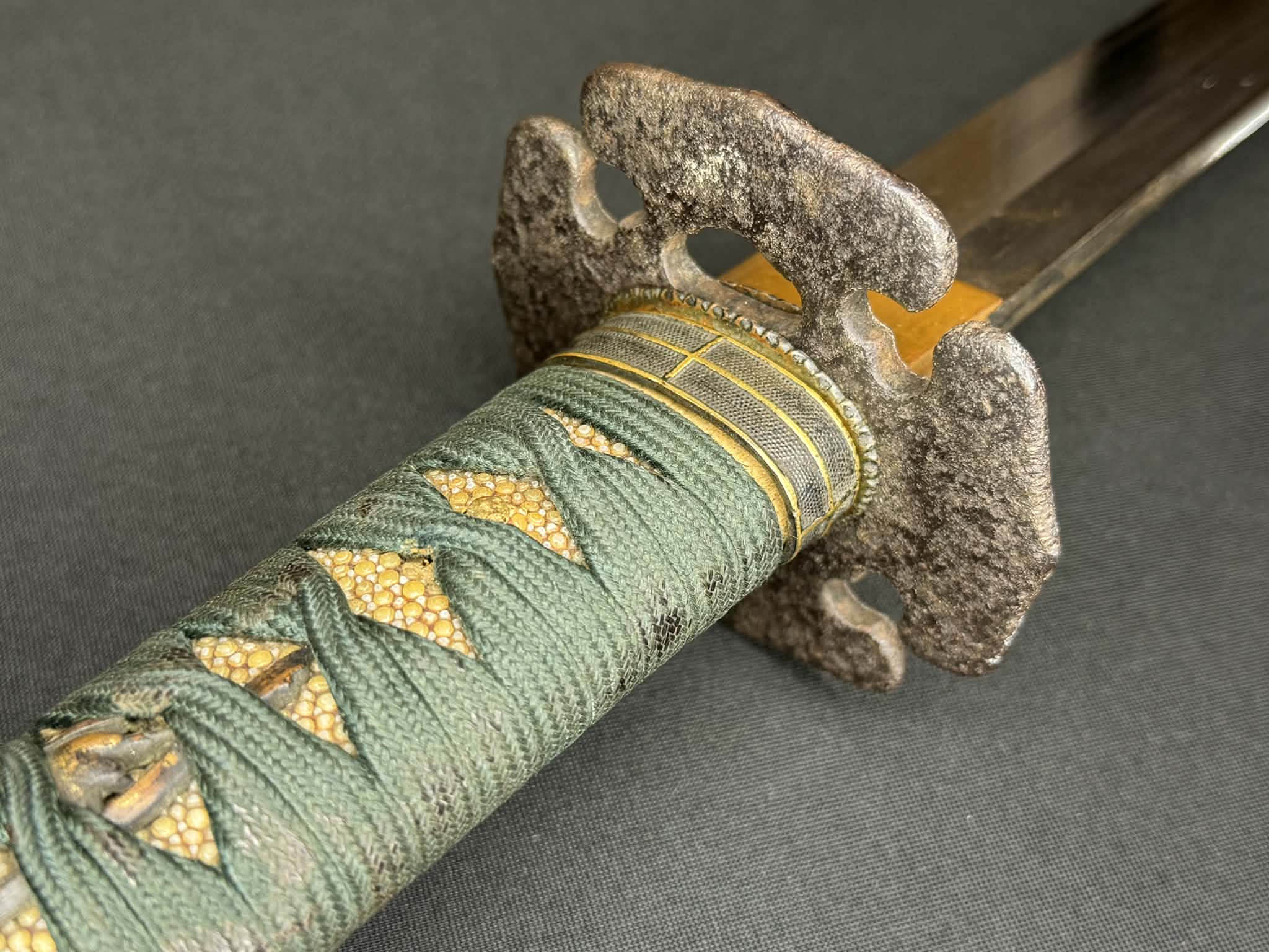 Antique Nihonto - Katana in Koshirae, signed Bishu Osafune Sukesada, Dated Eiroku October 8 (1567) (not verified)