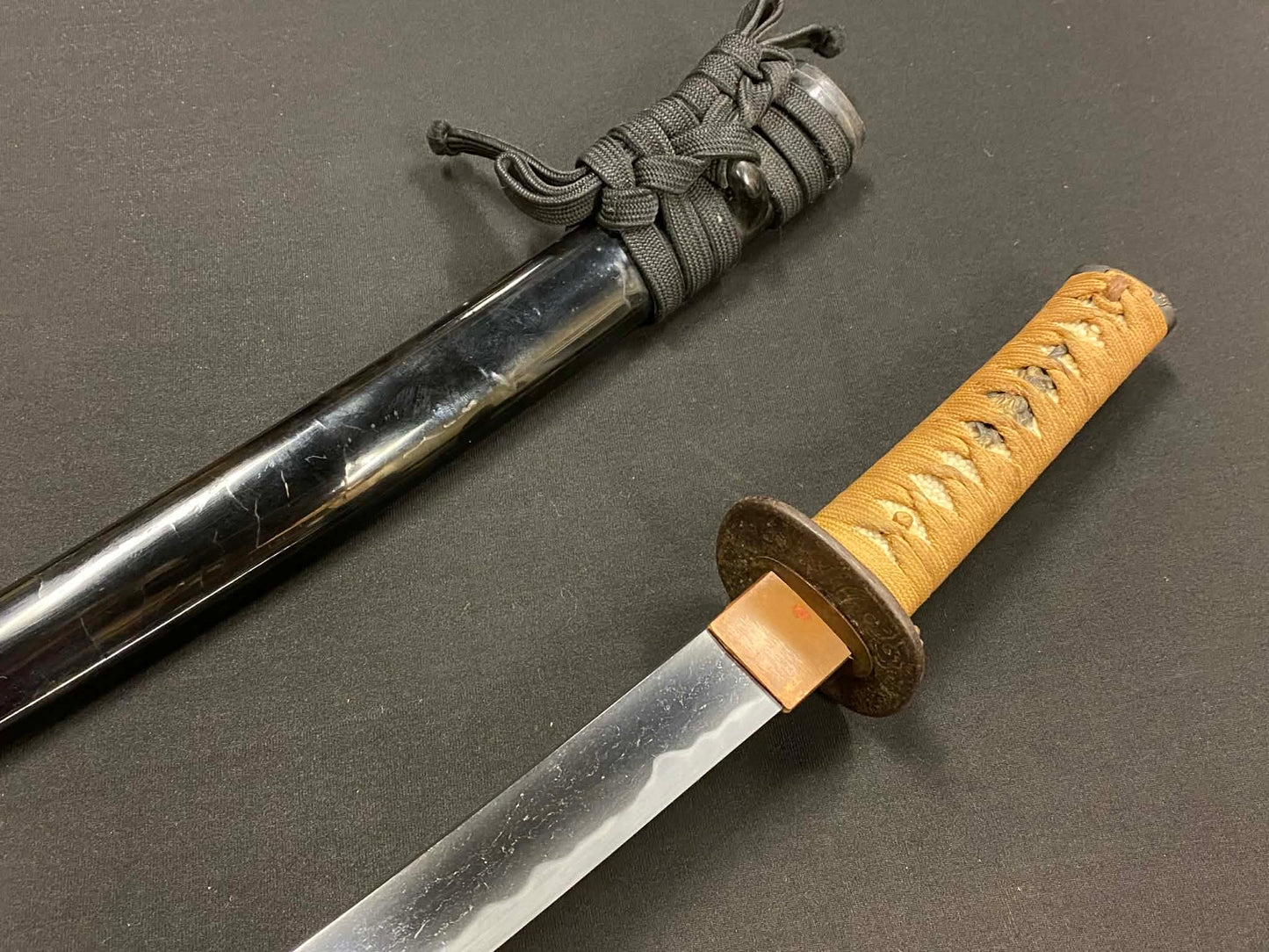 Antique Nihonto - Early Edo (3-400 years old) Wakizashi in Koshirae, signed Kanemoto (unverified)