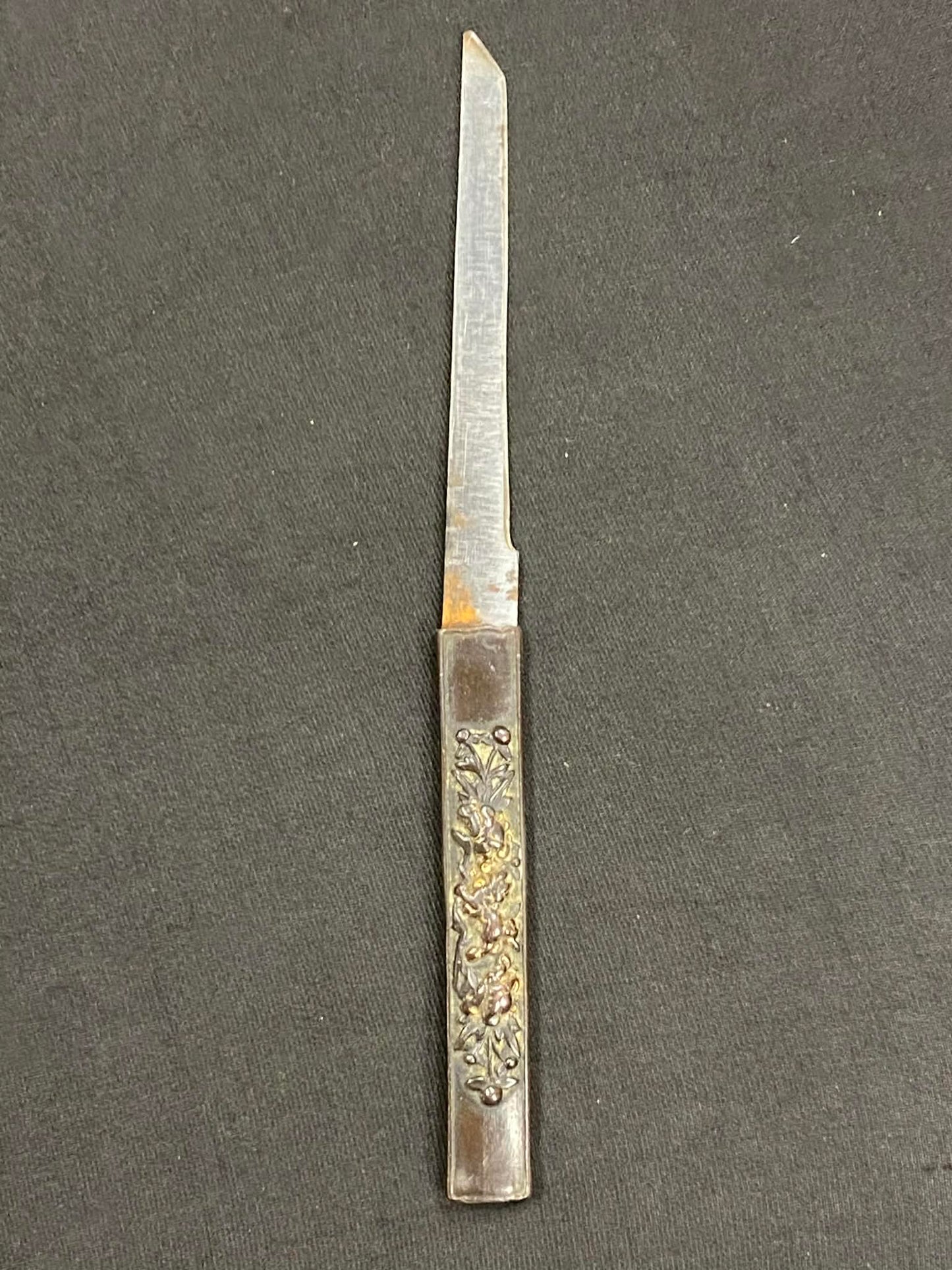 Antique Nihonto - Early Edo (3-400 years old) Wakizashi in Koshirae, signed Kanemoto (unverified)