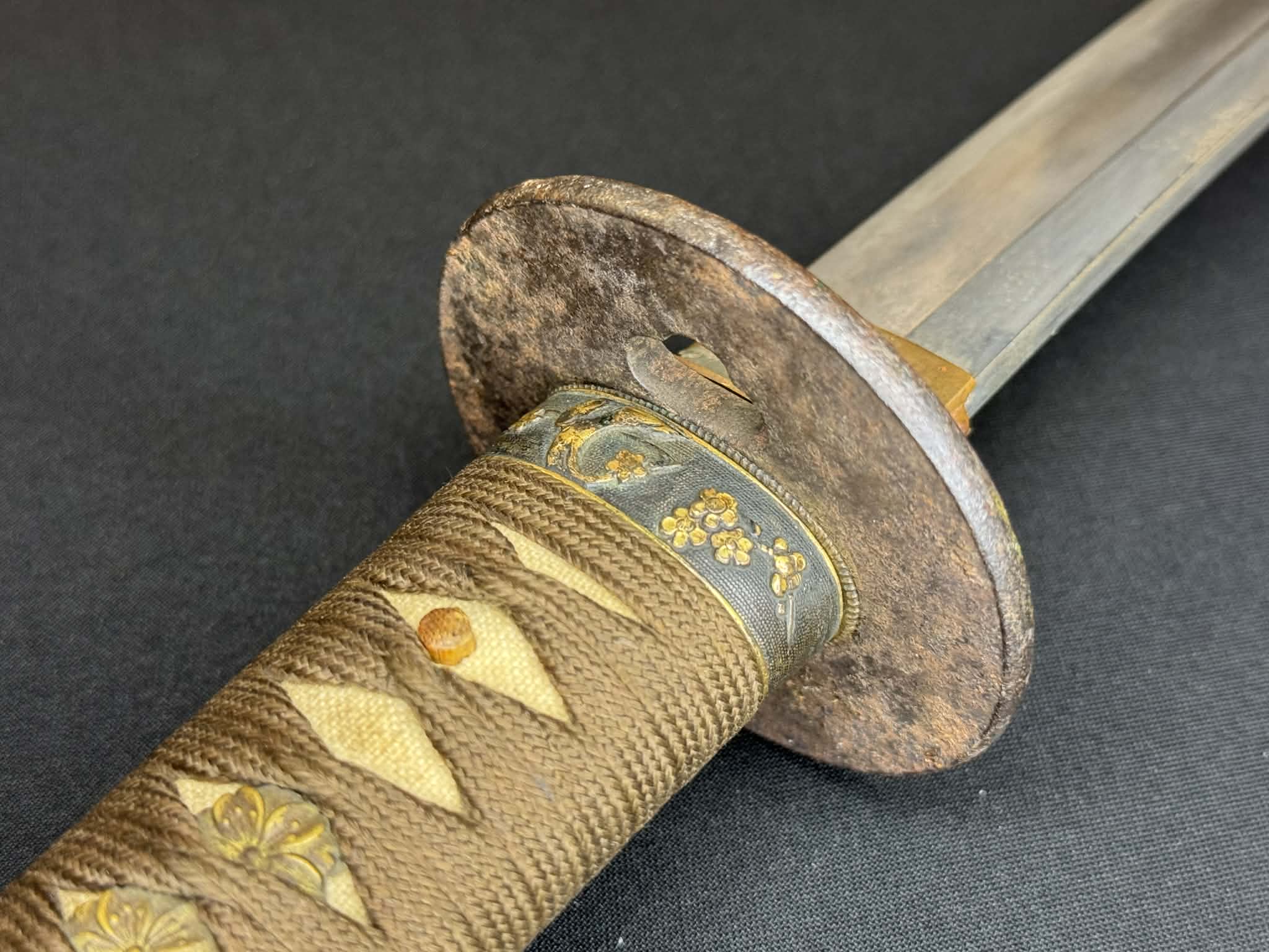 Antique Nihonto - Late Muromachi Katana in WW2 pilot Gunto fittings - Signed Tomotsugu