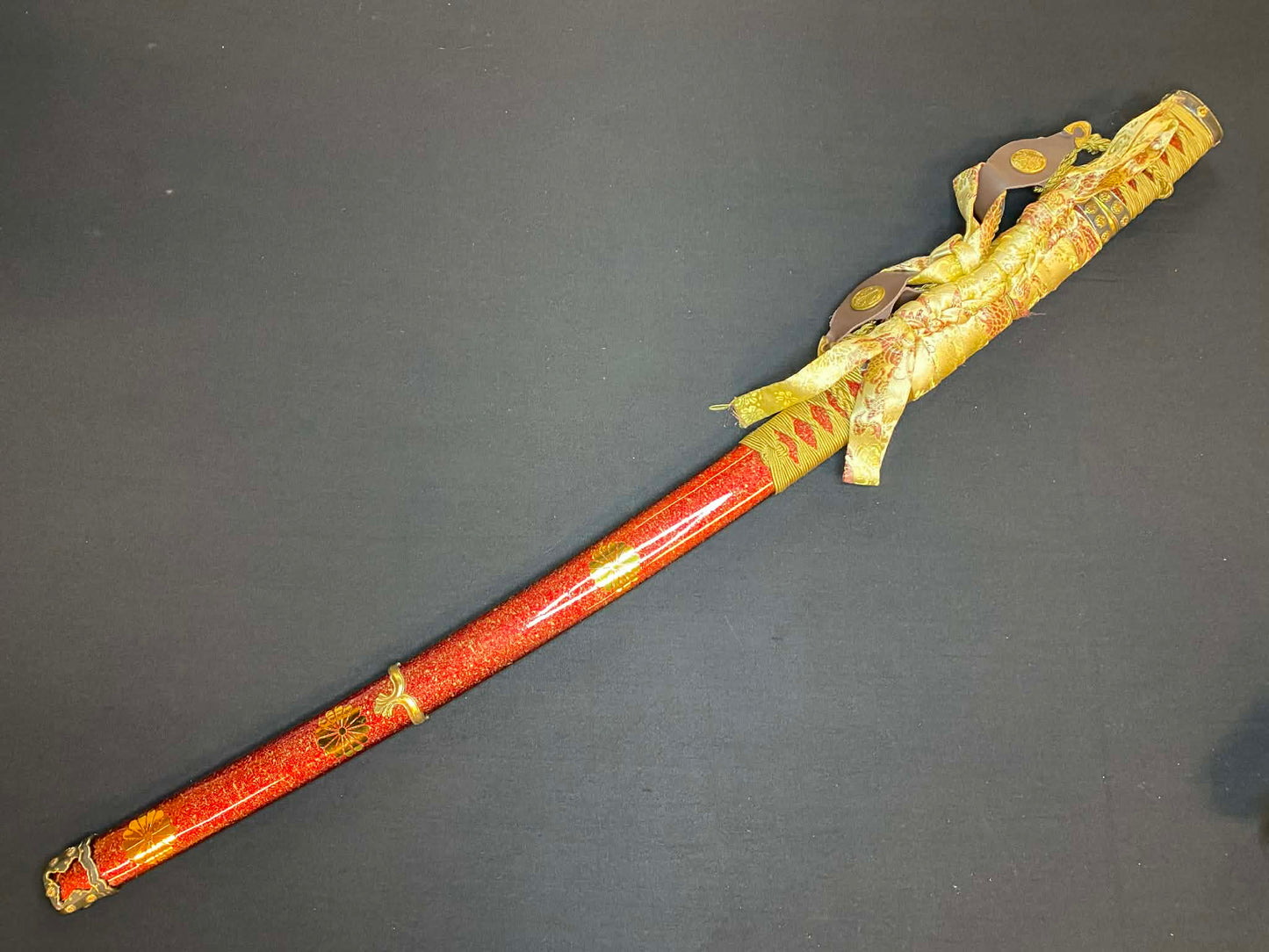 Dragonspring Emperor Tachi - Ruby Chrysanthemum - Kogarasu Hitatsura