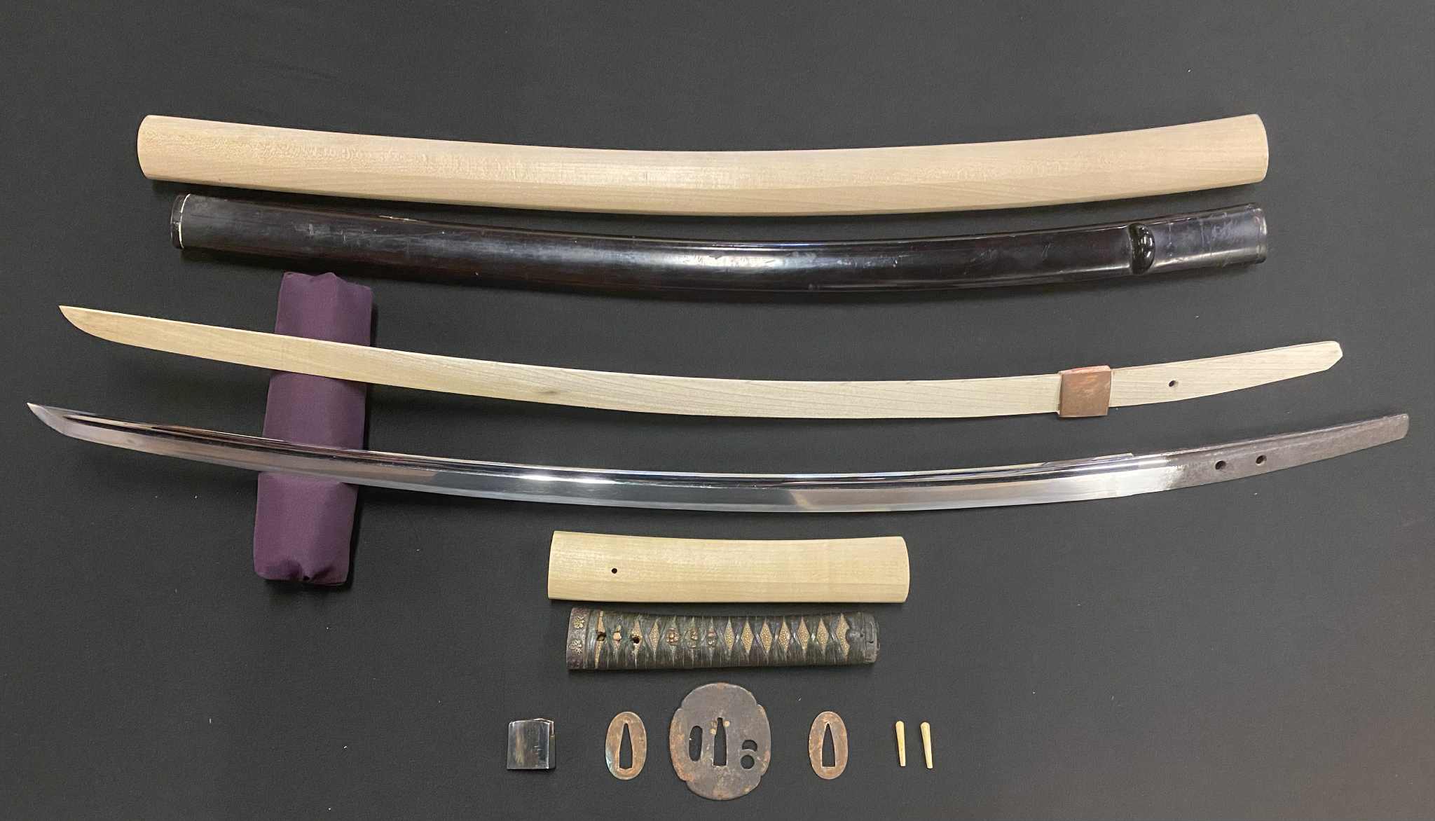 Antique Nihonto - Tachi in Shirasaya with Katana Koshirae, Nanbokucho Period to Oei (650+ years old) - Unsigned, NBTHK Tokubetsu Hozon Attributed to Mihara Masanobu