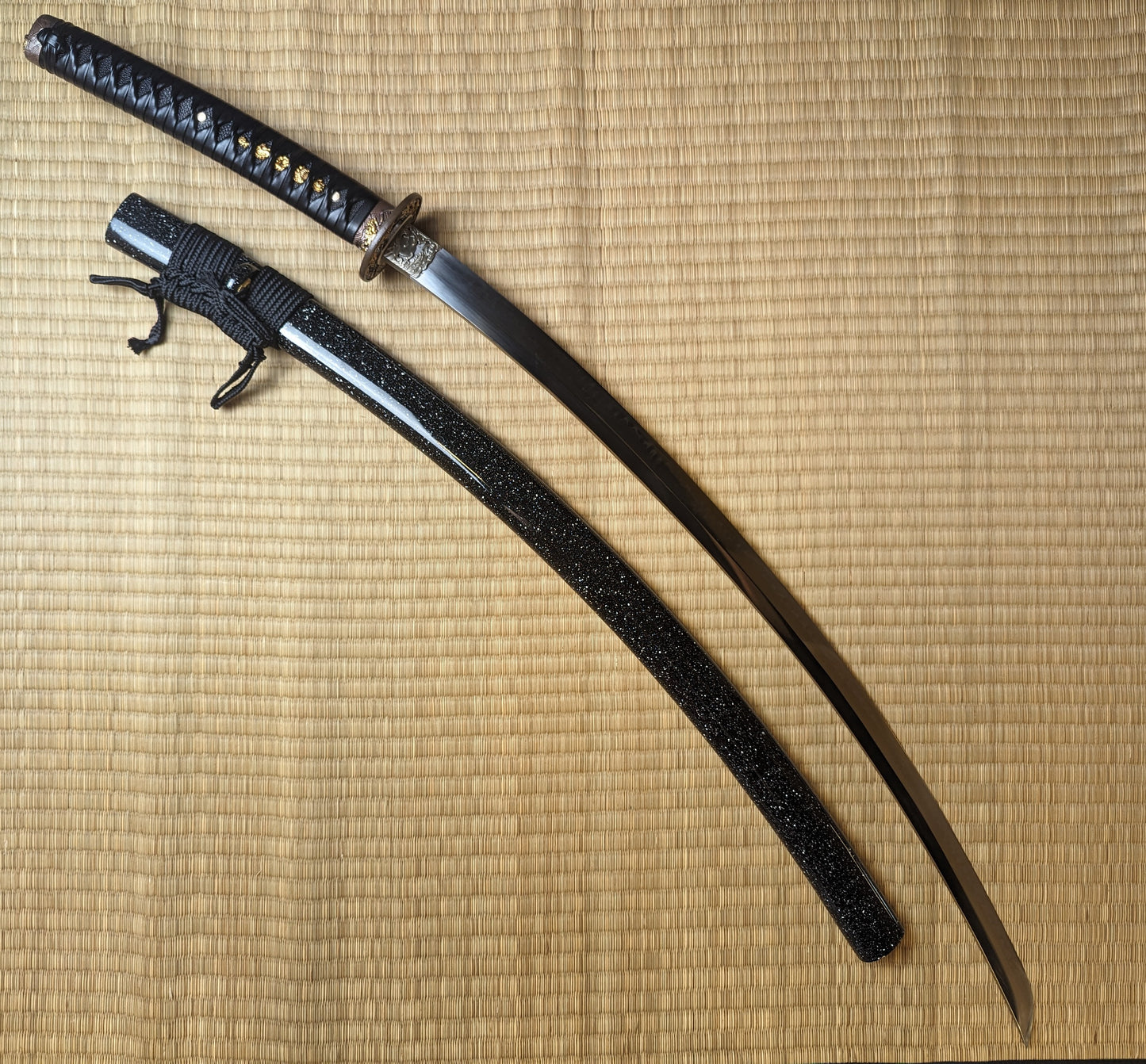 Katana - Arching Dragons - very deep sori, T10 Clay Tempered, Brass Fittings