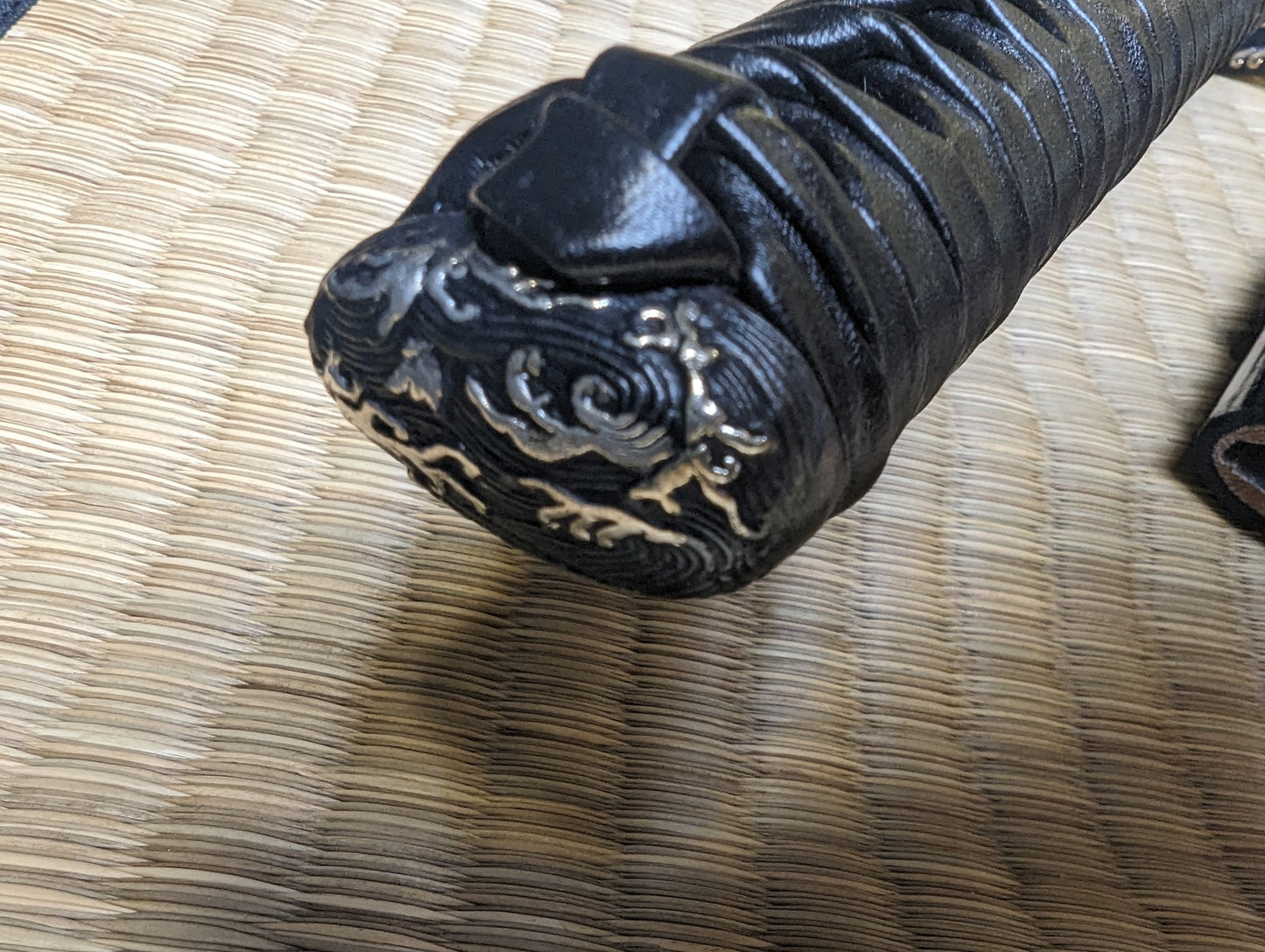 Phoenix Arms Katana - Curving Waves - deep sori, T10 Clay Tempered Choji hamon, Brass Fittings