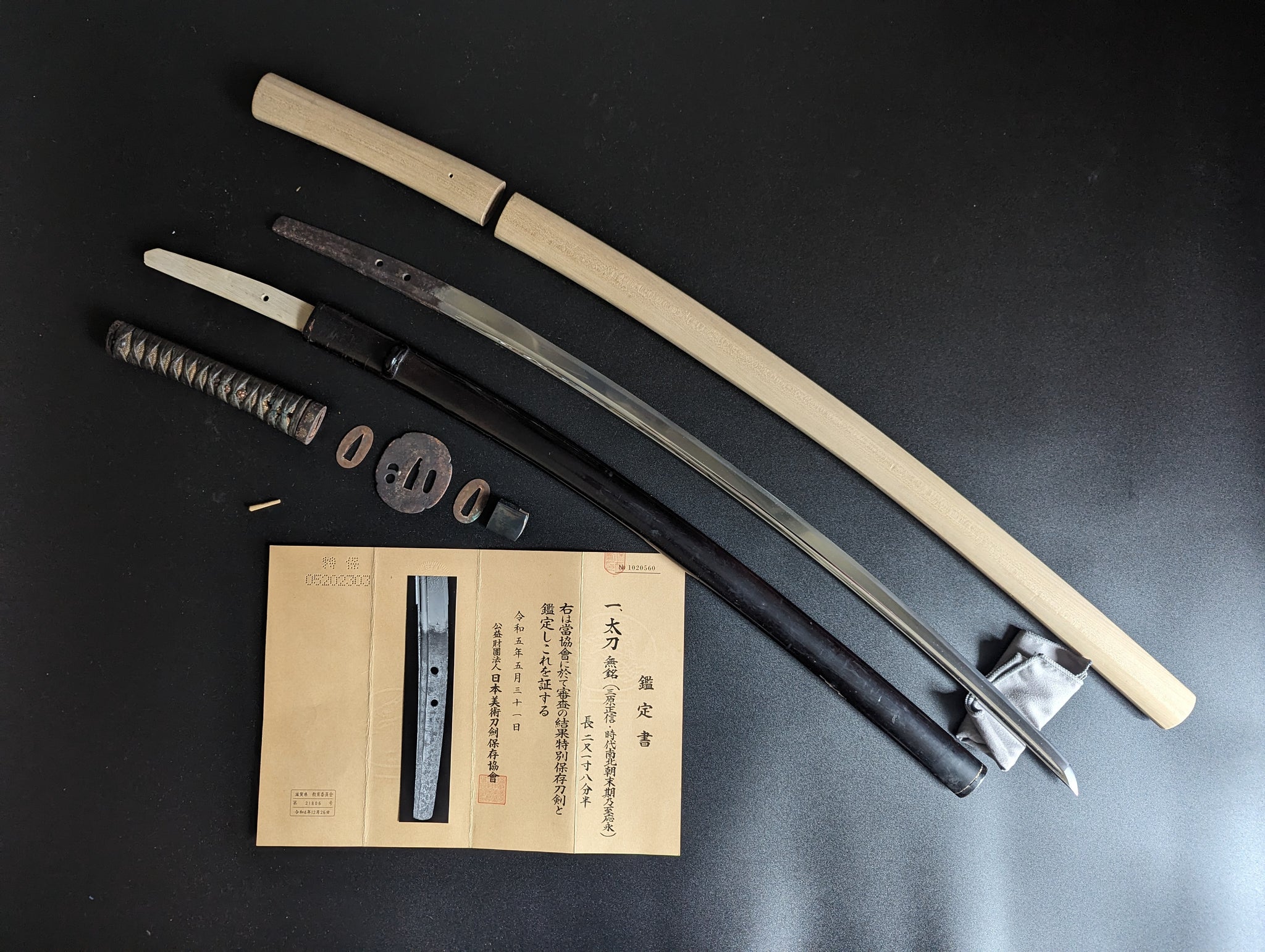 Antique Nihonto - Tachi in Shirasaya with Katana Koshirae, Nanbokucho Period to Oei (650+ years old) - Unsigned, NBTHK Tokubetsu Hozon Attributed to Mihara Masanobu