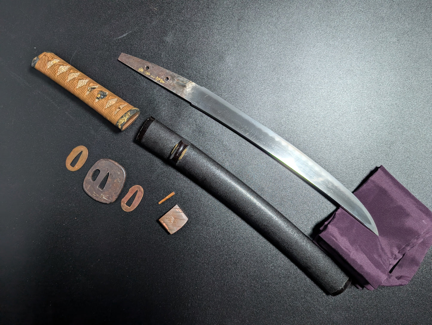 Antique Nihonto -  Tanto in Koshirae, Gold Signature Soshu Ju Yasukuni