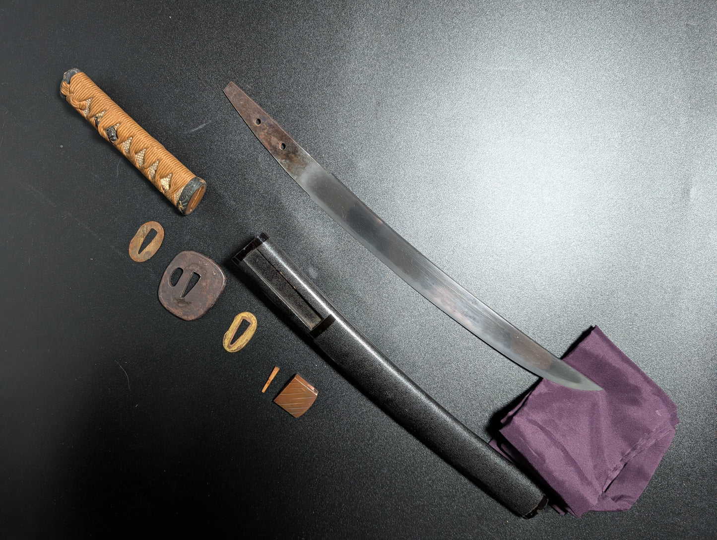 Antique Nihonto -  Tanto in Koshirae, Gold Signature Soshu Ju Yasukuni