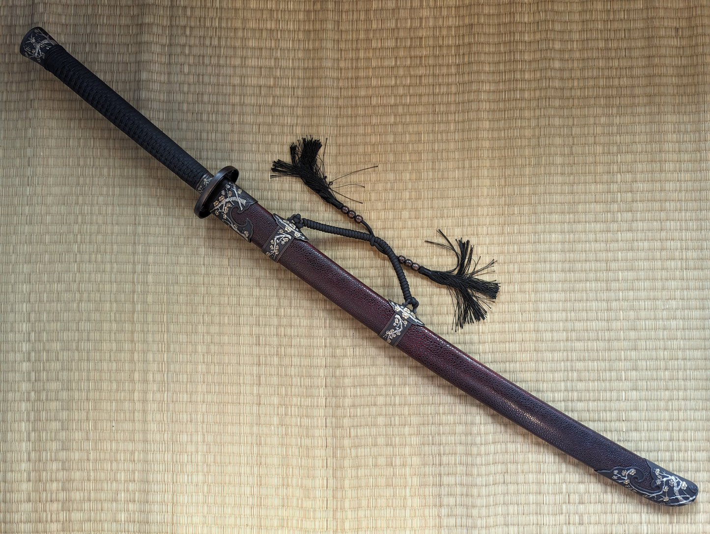 Ming Saber- Plum Fittings, Clay Tempered Damascus Steel