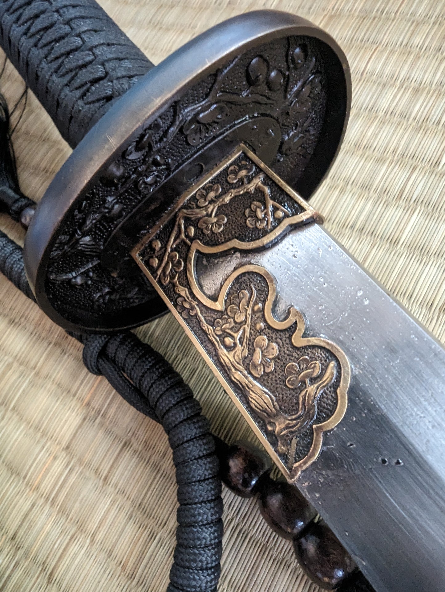 Ming Saber- Plum Fittings, Clay Tempered Damascus Steel