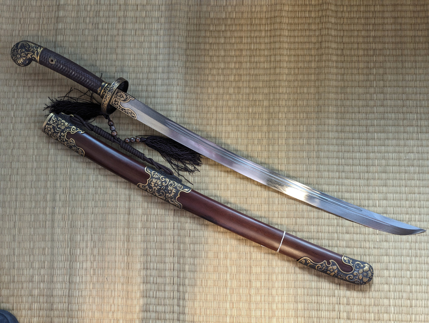 Ming Saber- Chrysanthemum Fittings, Damascus Steel