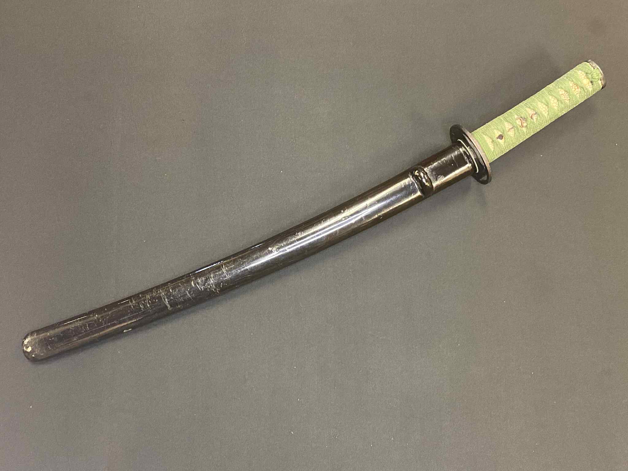 Antique Nihonto - Wakizashi in Koshirae - Edo Period, Mumei (Unverified)