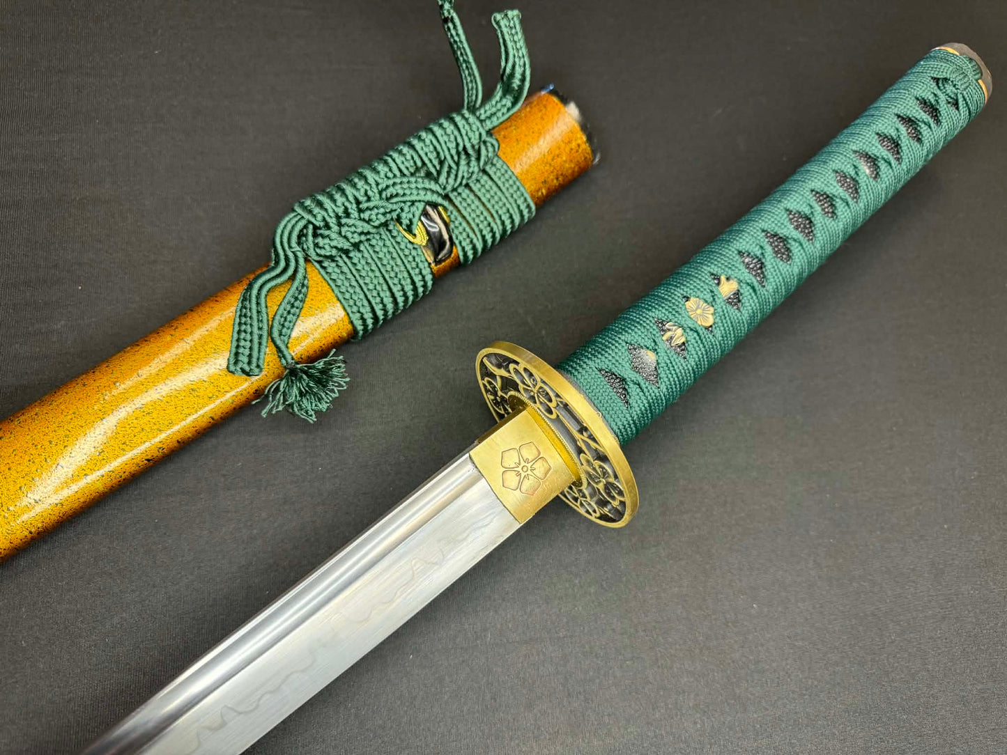 Moritaka Razor Katana -  Gilded Sakura T10