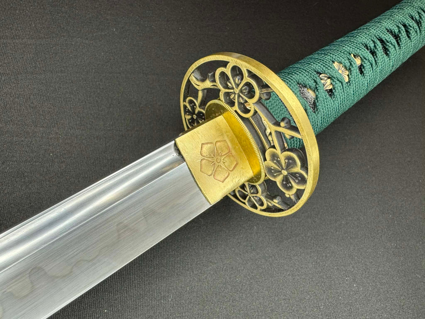 Moritaka Razor Katana -  Gilded Sakura T10
