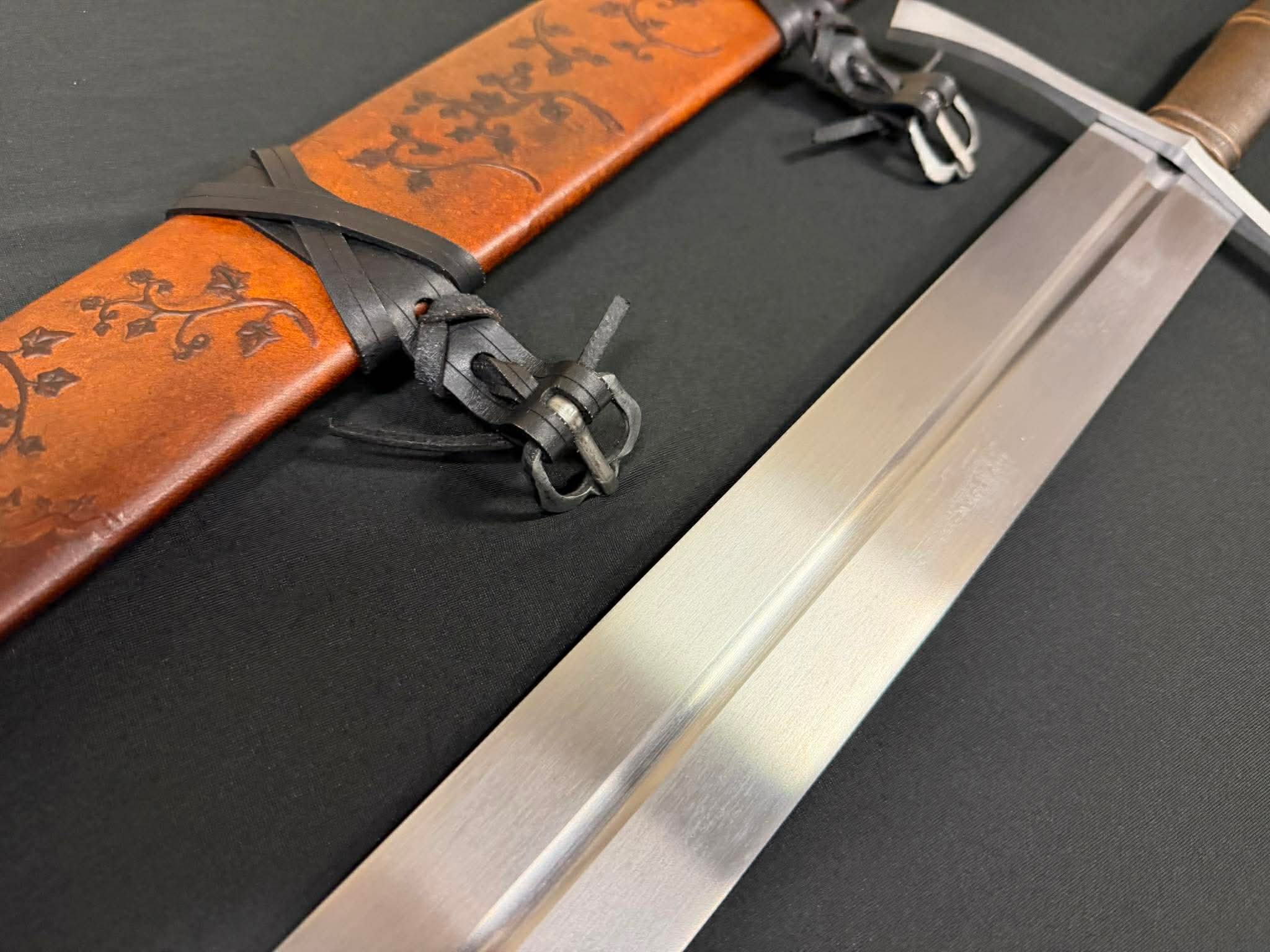 CONSIGNMENT NEW Valiant Arms Irish Ring War Sword