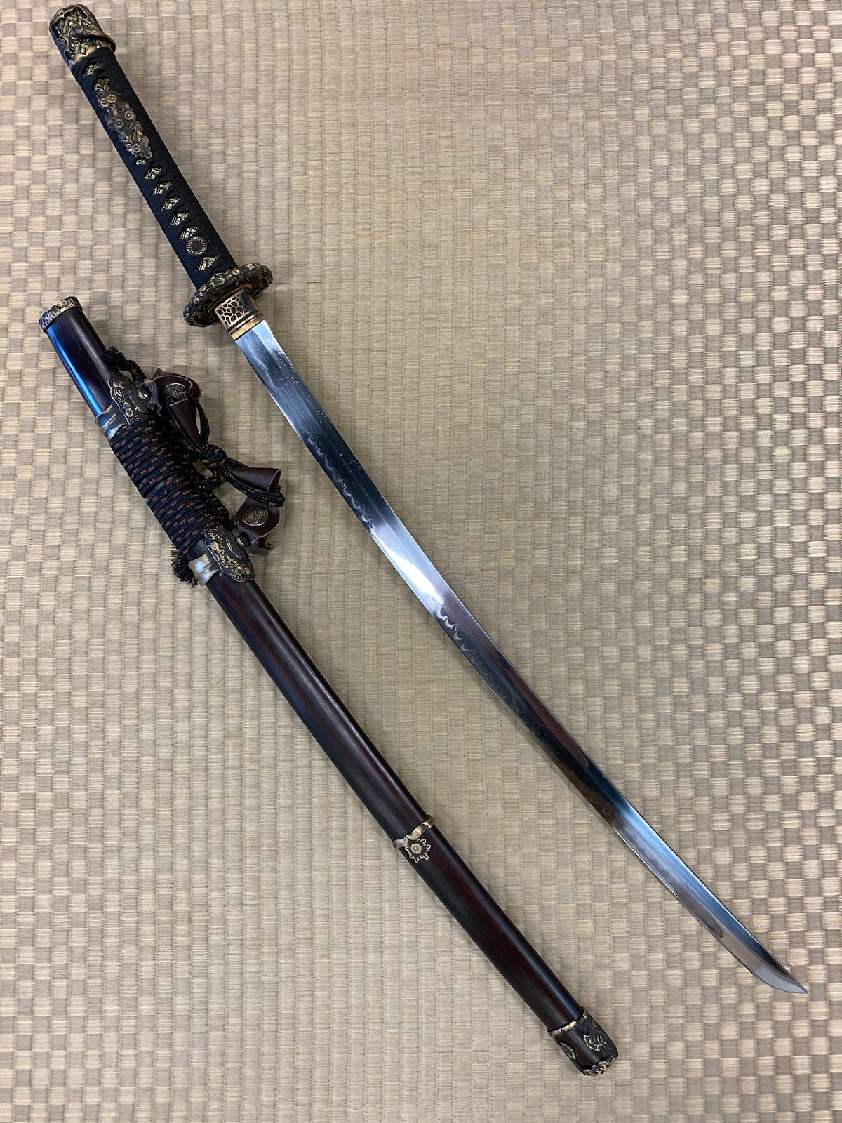 Military Saber - T10 Steel, Clay Tempered, Chrysanthemum Blossom Theme